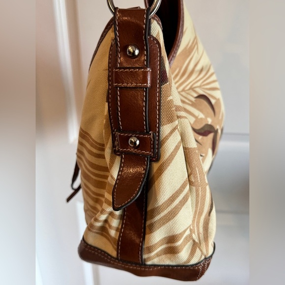 St John's Bay Gabby Butterfly Crossbody/Shoulder Bag - Picture 6 of 15